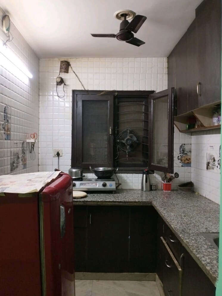 Kitchen, shalimar bagh 3 Bedroom 900 Sq.Ft. Builder Floor In Shalimar Bagh Delhi 8548926