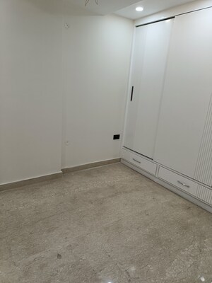 Room in 3 BHK Builder Floor at Shalimar Bagh – for Sale