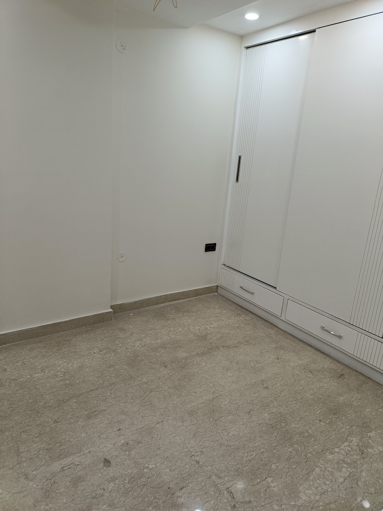 Room, shalimar bagh 3 Bedroom 900 Sq.Ft. Builder Floor In Shalimar Bagh Delhi 8548926