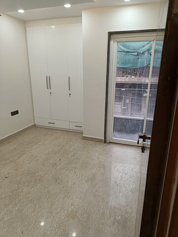 Room in 3 BHK Builder Floor at Shalimar Bagh – for Sale