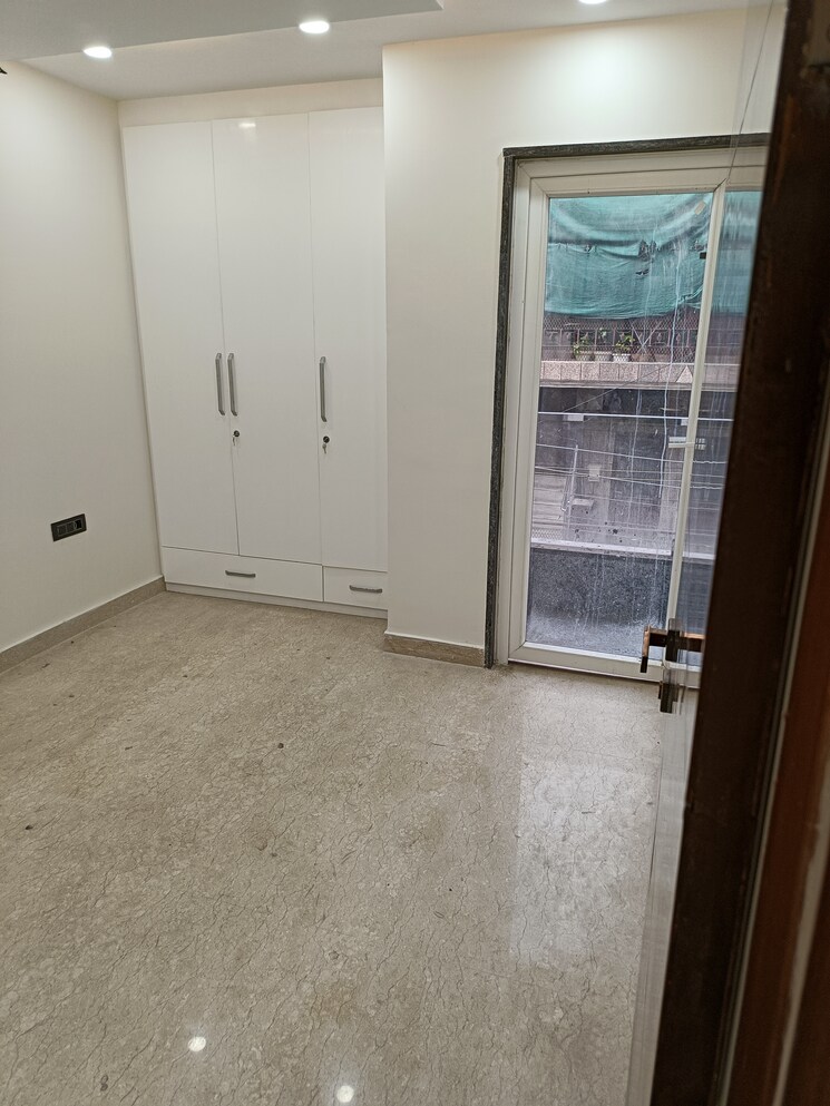 Room, shalimar bagh 3 Bedroom 900 Sq.Ft. Builder Floor In Shalimar Bagh Delhi 8548926