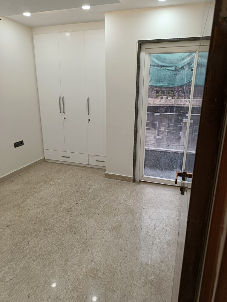 Room, shalimar bagh 3 Bedroom 900 Sq.Ft. Builder Floor In Shalimar Bagh Delhi 8548926