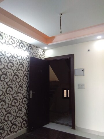 Room in 3 BHK Builder Floor at Green Home, Sector 73 – for Sale
