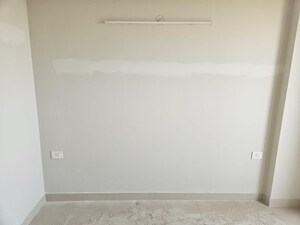 Room in 2 BHK Apartment at Eldeco Live By The Greens, Sector 150 – for Sale