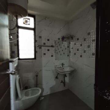 Attached Bathroom in 3 BHK Builder Floor at Sector 43 – for Rent