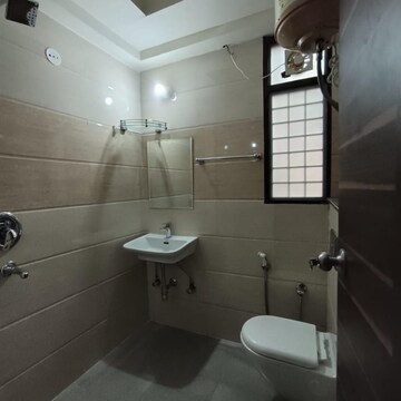 Attached Bathroom in 3 BHK Builder Floor at Sector 43 – for Rent