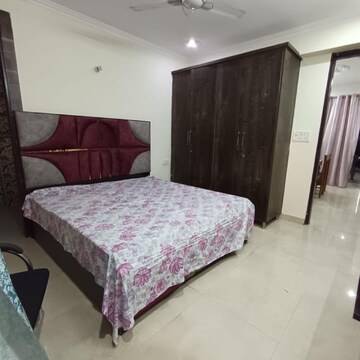 Room in 3 BHK Builder Floor at Sector 43 – for Rent