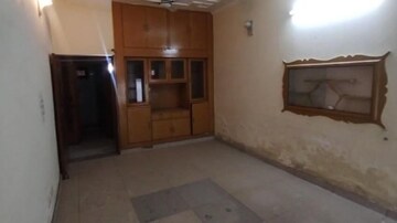 Room in 2.5 BHK Independent House at Sector 7 – for Sale