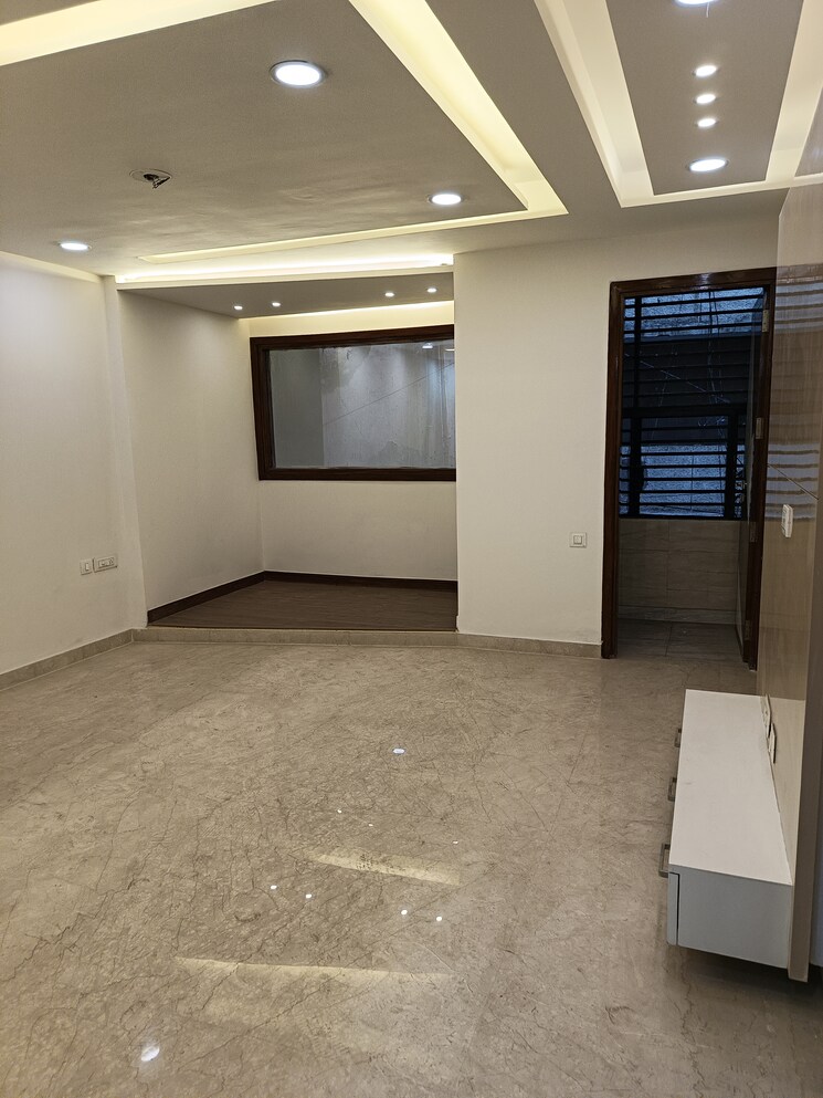 Room, saraswati vihar 3.5 Bedroom 1000 Sq.Ft. Builder Floor In Saraswati Vihar Delhi 8549060