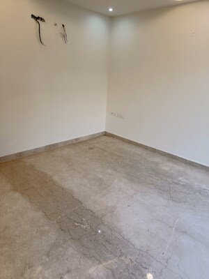 Room in 3.5 BHK Builder Floor at Saraswati Vihar – for Sale