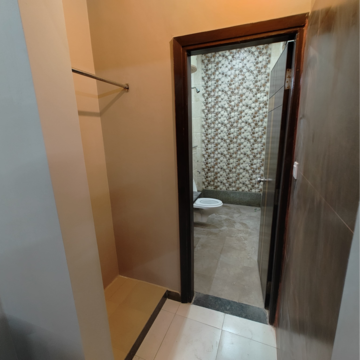Room in 2 BHK Builder Floor at Sector 43 – for Rent