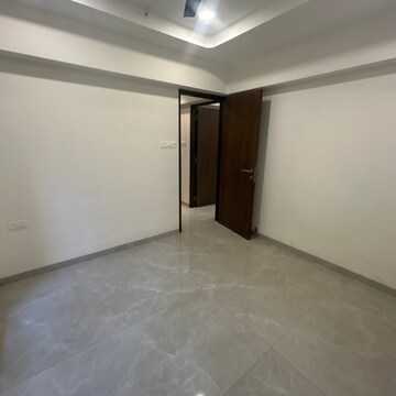 Room in 2 BHK Apartment at Alag Artis, Naidu Colony – for Rent