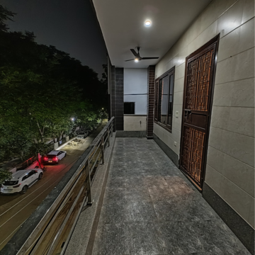 Balcony in 2 BHK Builder Floor at Sector 43 – for Rent
