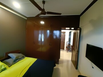 Bedroom in 1 BHK Apartment at Khar West – for Rent