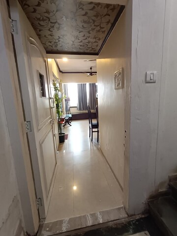 Room in 1 BHK Apartment at Khar West – for Rent