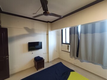 Bedroom in 1 BHK Apartment at Khar West – for Rent