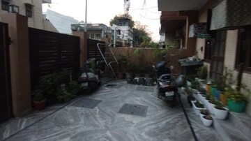 Parking in 3 BHK Builder Floor at Sector 7 – for Sale
