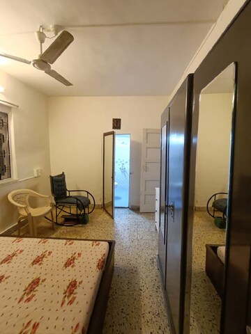 Bedroom in 1.5 BHK Apartment at Santacruz West – for Rent