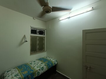 Bedroom in 1.5 BHK Apartment at Santacruz West – for Rent