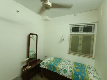 Bedroom in 1.5 BHK Apartment at Santacruz West – for Rent