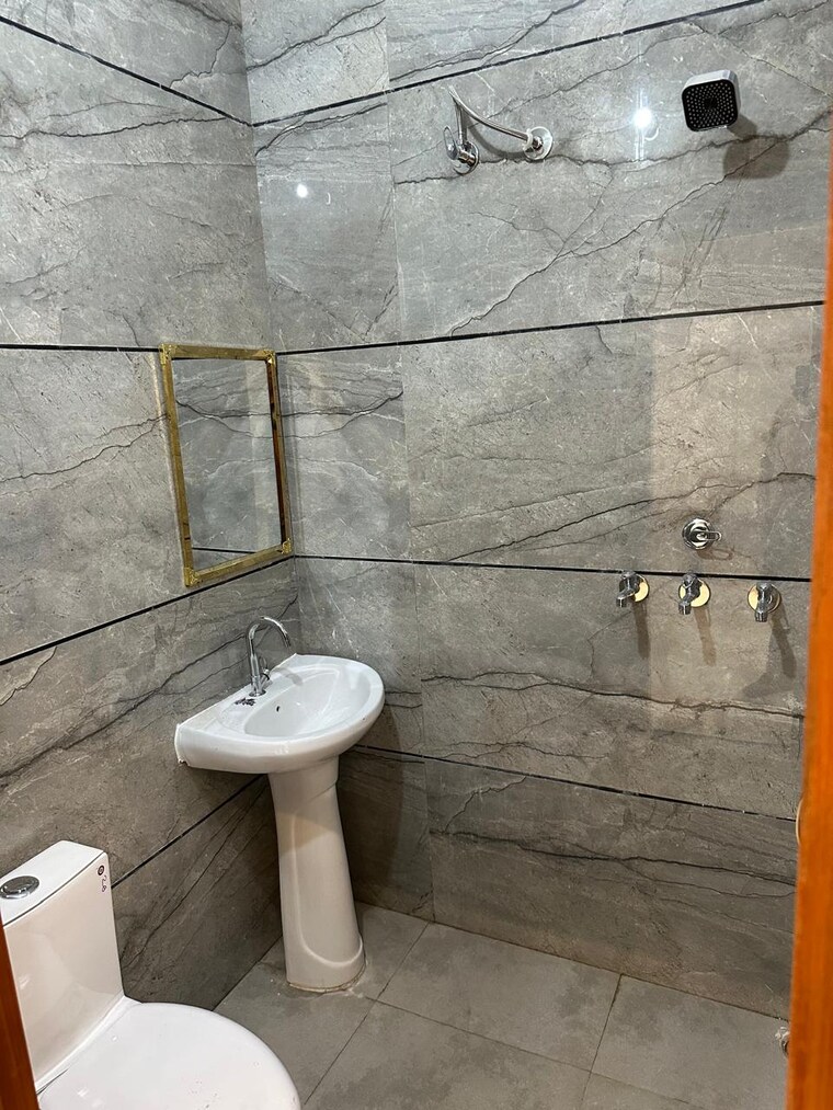 Bathroom, kharar mohali road 3 Bedroom 110 Sq.Yd. Independent House In Kharar Mohali Road Kharar 8549163