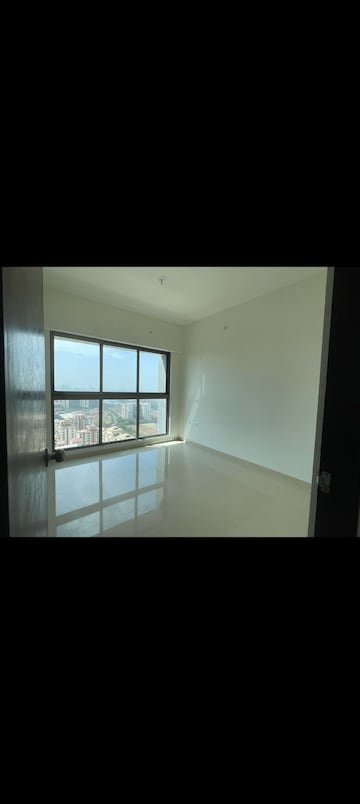 Room in 4 BHK Apartment at Rajesh Raj Infinia, Malad West – for Rent