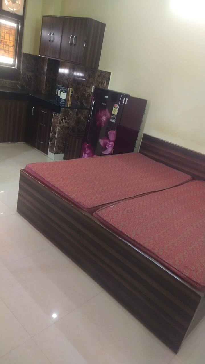 1 Rk  295 Sq.Ft. Builder Floor in SS 100