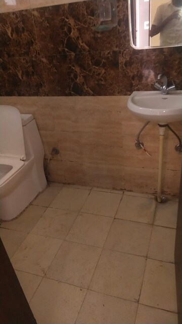 Bathroom in 1 RK Builder Floor at SS 100, Sector 49 – for Rent