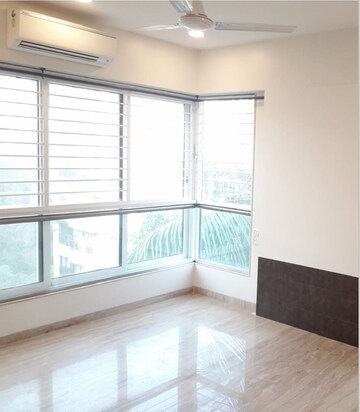 Room in 3 BHK Apartment at Khar West – for Rent