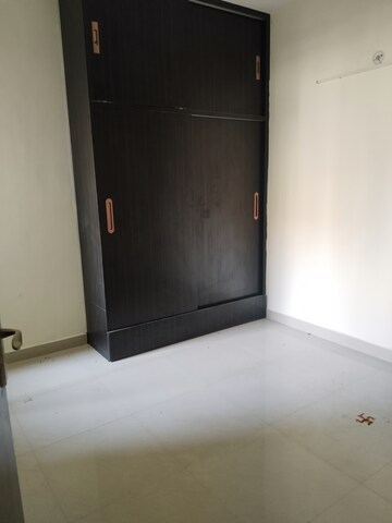 Room in 2 BHK Apartment at Amrapali Enchante, Tech Zone 4 Greater Noida – for Rent