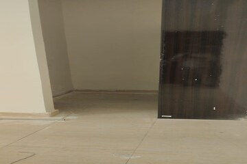 Room in 3 BHK Apartment at Alpha 1 Greater Noida – for Rent