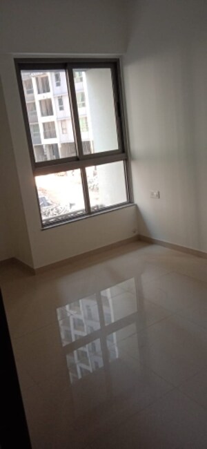 Room in 1.5 BHK Apartment at Piramal Vaikunth, Balkum Pada – for Sale