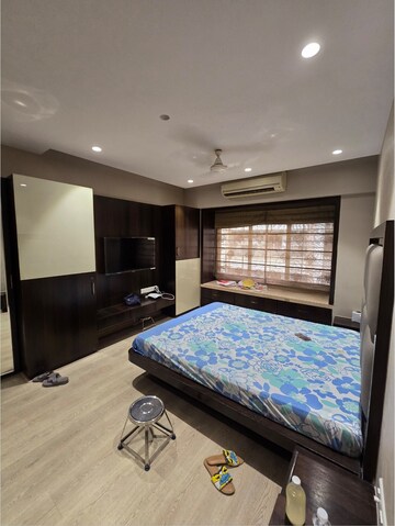 Bedroom in 3 BHK Apartment at Santacruz West – for Rent