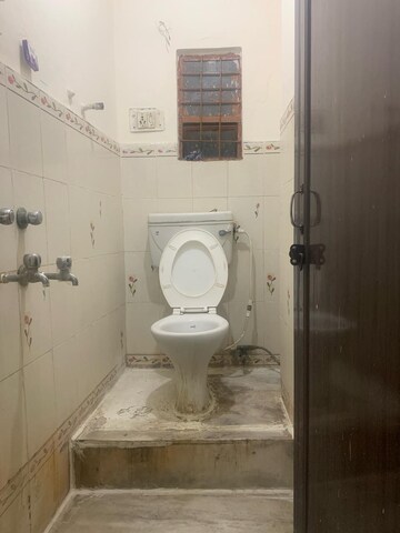 Master Bedroom in 2 BHK Apartment at RWA Qutab Enclave, Katwaria Sarai – for Rent