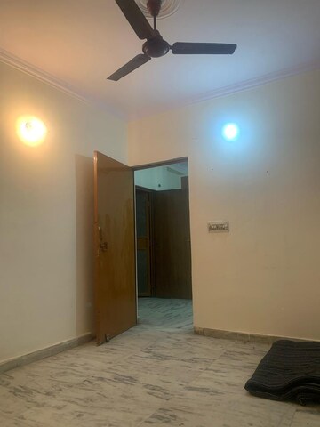 Room in 2 BHK Apartment at RWA Qutab Enclave, Katwaria Sarai – for Rent