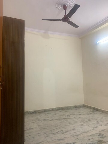 Room in 2 BHK Apartment at RWA Qutab Enclave, Katwaria Sarai – for Rent