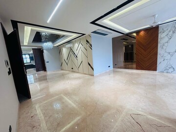Kitchen in 4 BHK Builder Floor at Emaar MGF Metropolis, Dlf Phase ii – for Rent