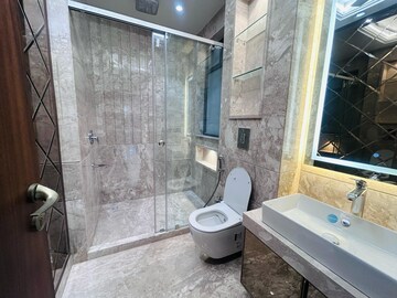 Bathroom in 4 BHK Builder Floor at Emaar MGF Metropolis, Dlf Phase ii – for Rent