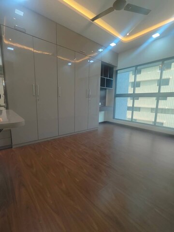 Room in 2 BHK Apartment at Rajesh Raj Infinia, Malad West – for Rent