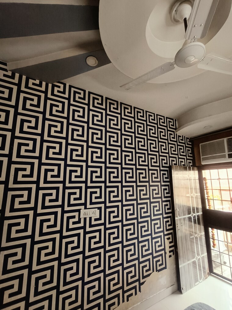 Balcony, super-avenue 2 Bedroom 1000 Sq.Ft. Builder Floor In Sector 73 Noida 8549464