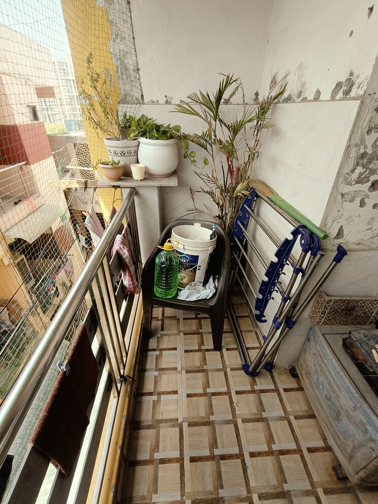 Balcony, super-avenue 2 Bedroom 1000 Sq.Ft. Builder Floor In Sector 73 Noida 8549464