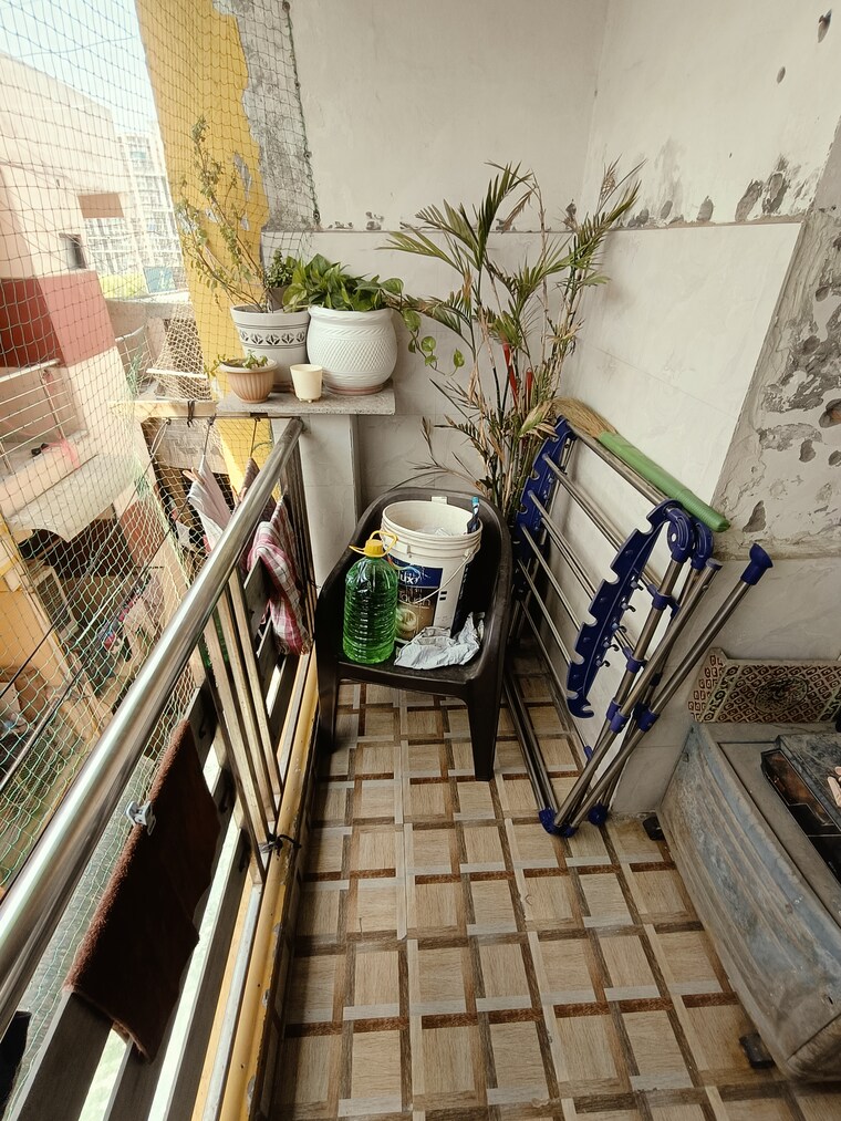 Balcony, super-avenue 2 Bedroom 1000 Sq.Ft. Builder Floor In Sector 73 Noida 8549464