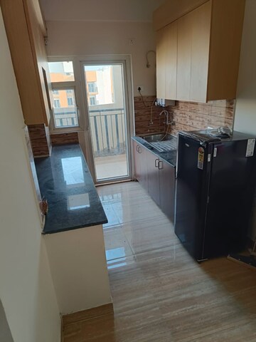 Room in 3 BHK Apartment at Amrapali Centurian Park, Tech Zone 4 Greater Noida – for Rent