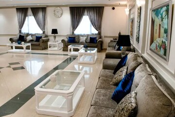 Team Area in 5 BHK Apartment at Worli – for Sale