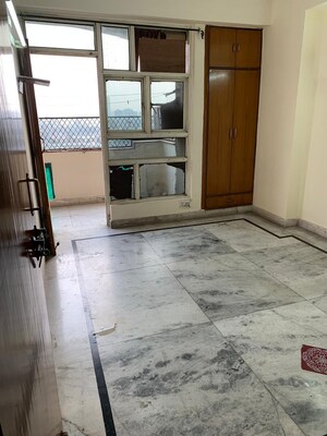 Room in 2 BHK Apartment at Supertech Estate, Vaishali Sector 9 – for Sale