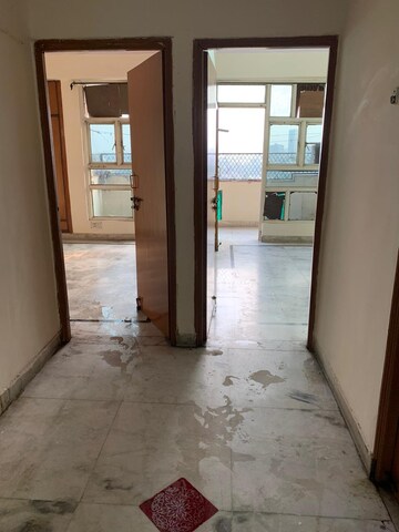 Room in 2 BHK Apartment at Supertech Estate, Vaishali Sector 9 – for Sale