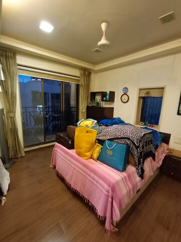 Bedroom in 2 BHK Apartment at Andheri West – for Rent