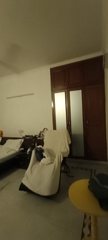 Master Bedroom in 3.5 BHK Builder Floor at Pamposh Enclave – for Rent