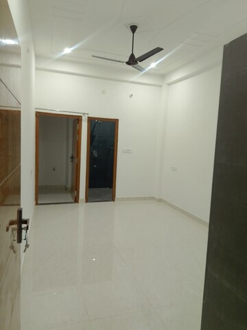 Room in 2 BHK Independent House at Gomti Nagar – for Rent