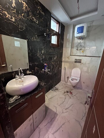 Bathroom in 2 BHK Builder Floor at Palm Residency Chhatarpur, Chattarpur – for Rent